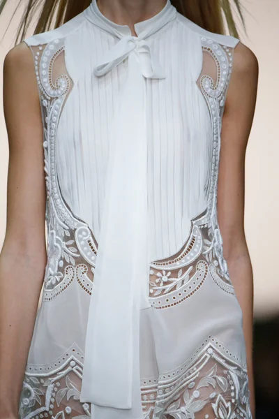 Look 60